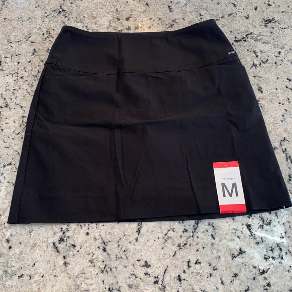 SC&CO pocketed 18” stretchable skirt size m new